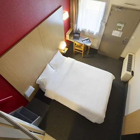 Cité De L'espace Mouchotte Hotel