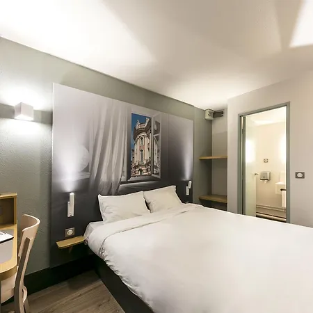 Cité De L'espace Mouchotte Hotel
