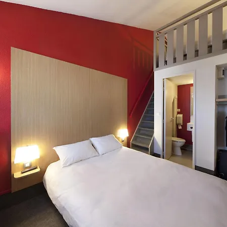 Hotel Cité De L'espace Mouchotte 2*