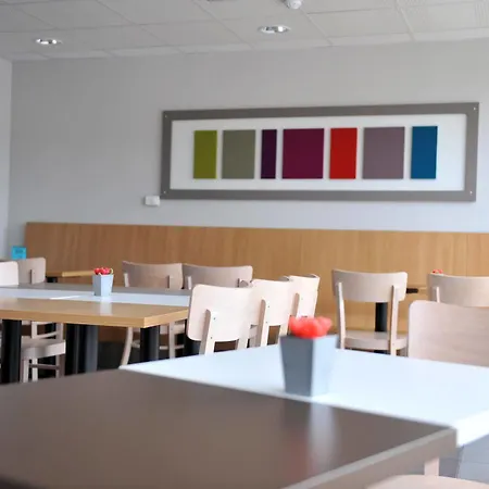 Cité De L'espace Mouchotte Hotel 2*